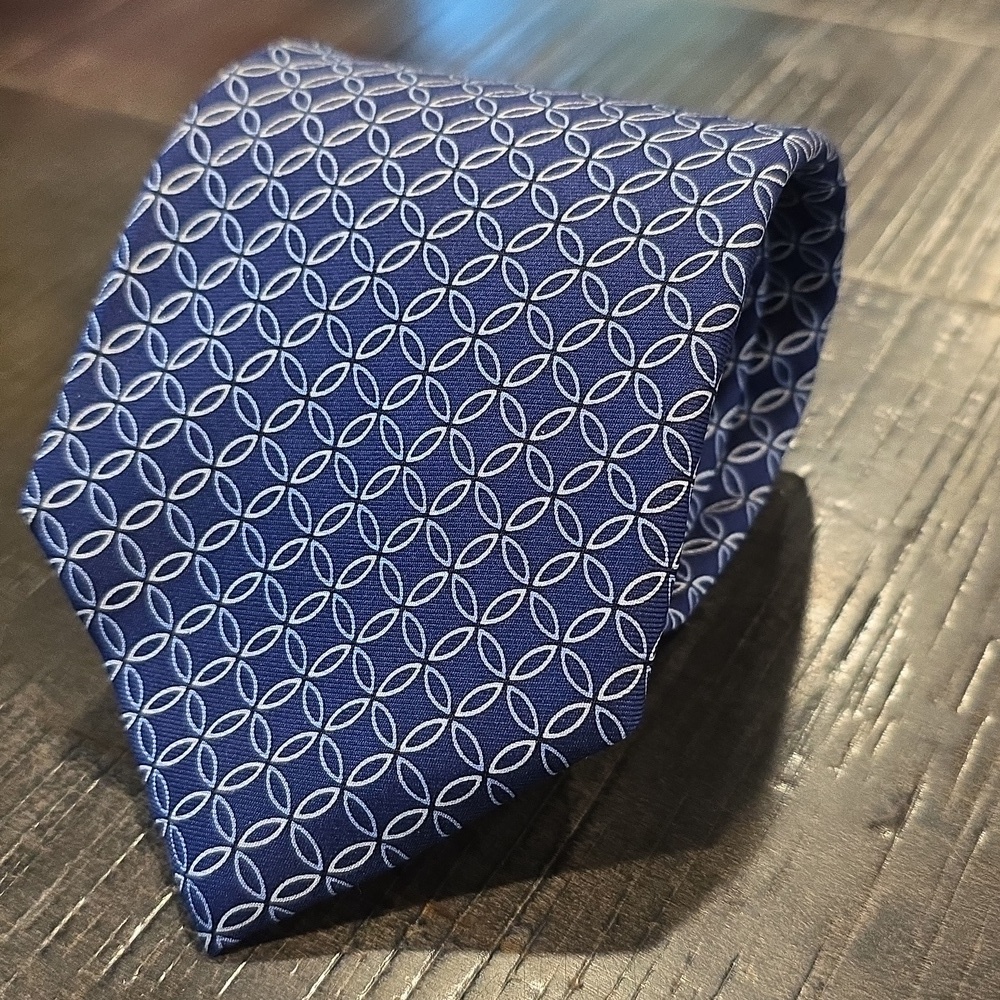 Brooks Brothers 346 Blue and White Geometric Tie